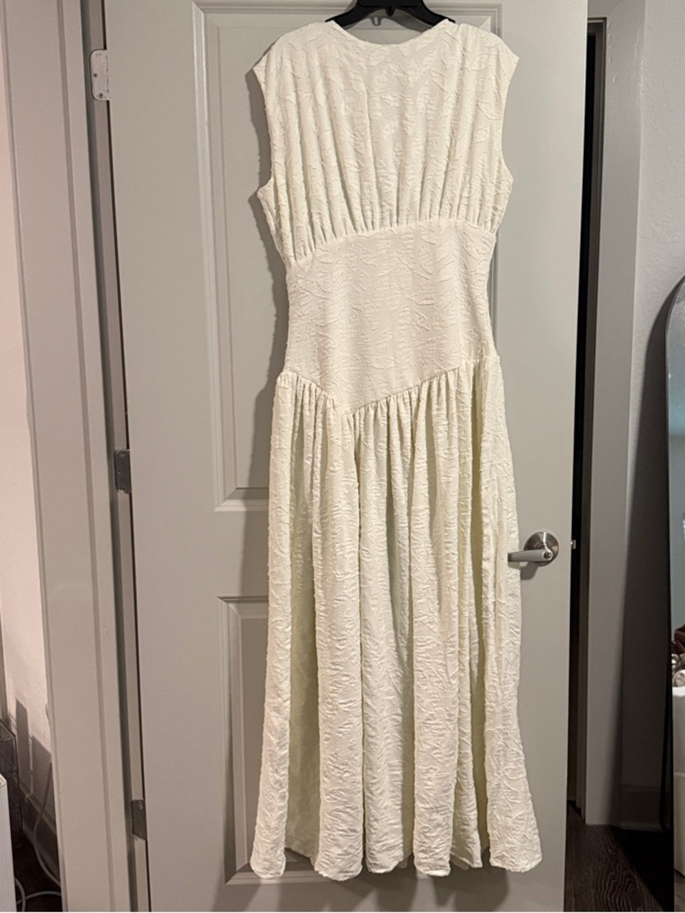 NWT Rendoll Elena Dress - Elegant Cream Textured Midi Dress